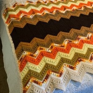 Vintage 70s afghan throw 65” x 37”
